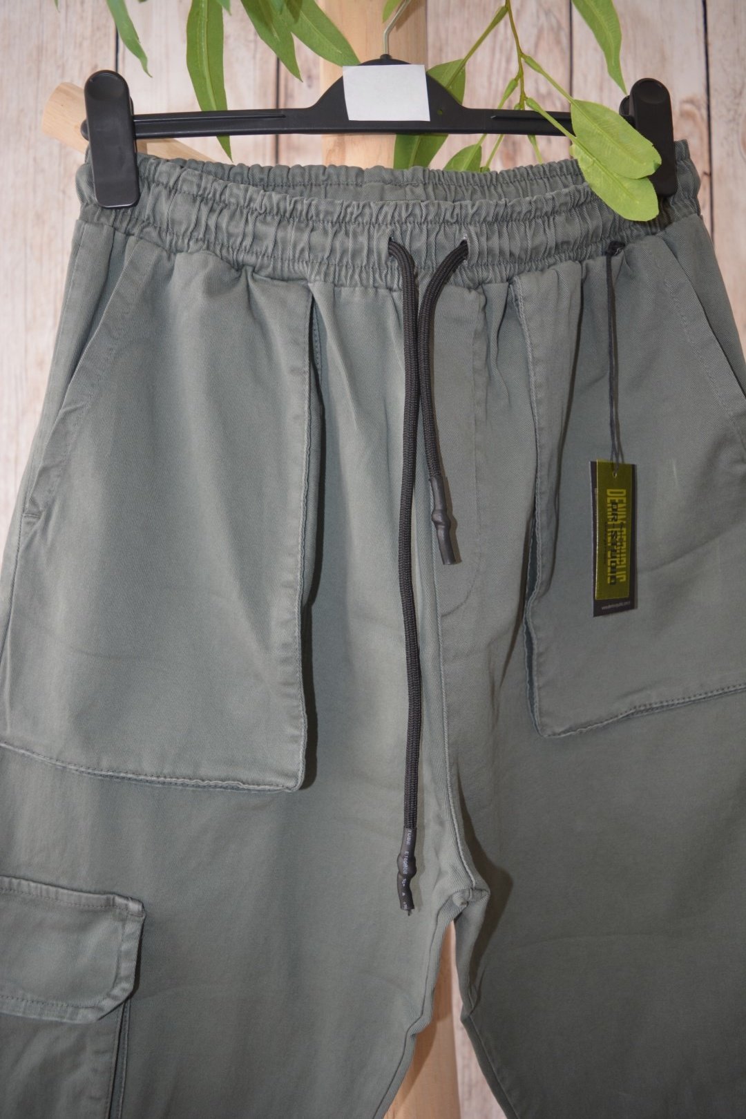 Broek legergroen met zakken