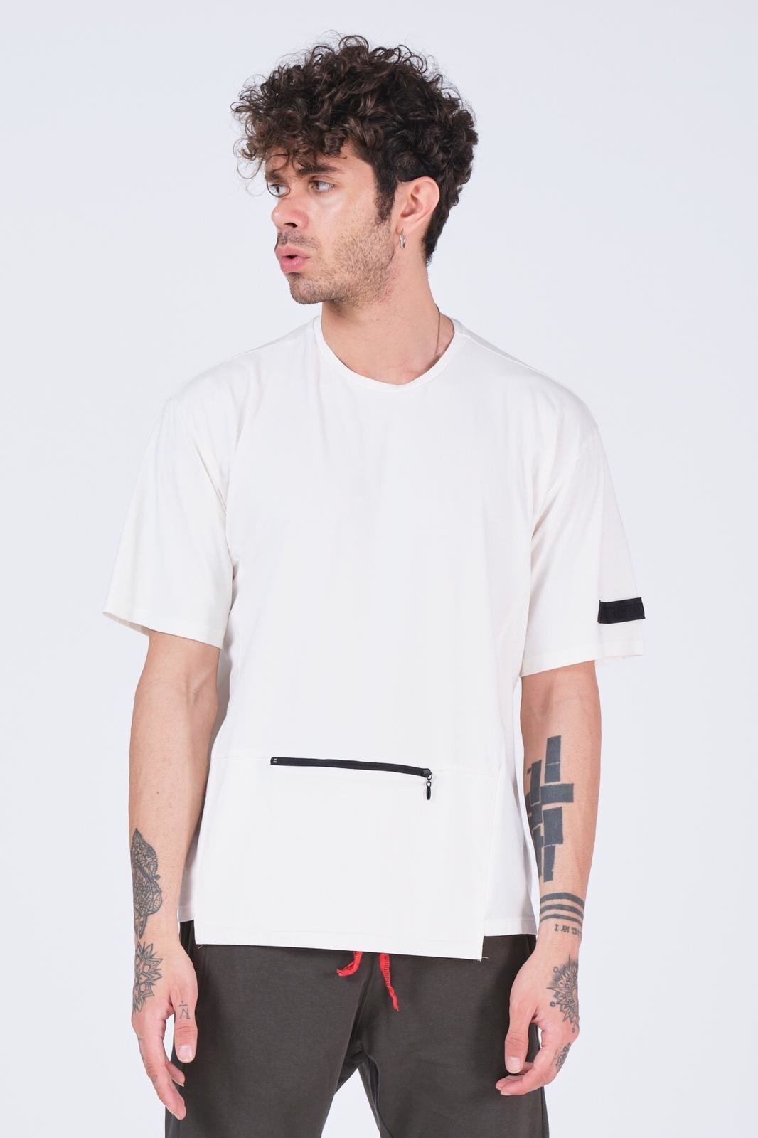 t-shirt-met-rits-midden-wit