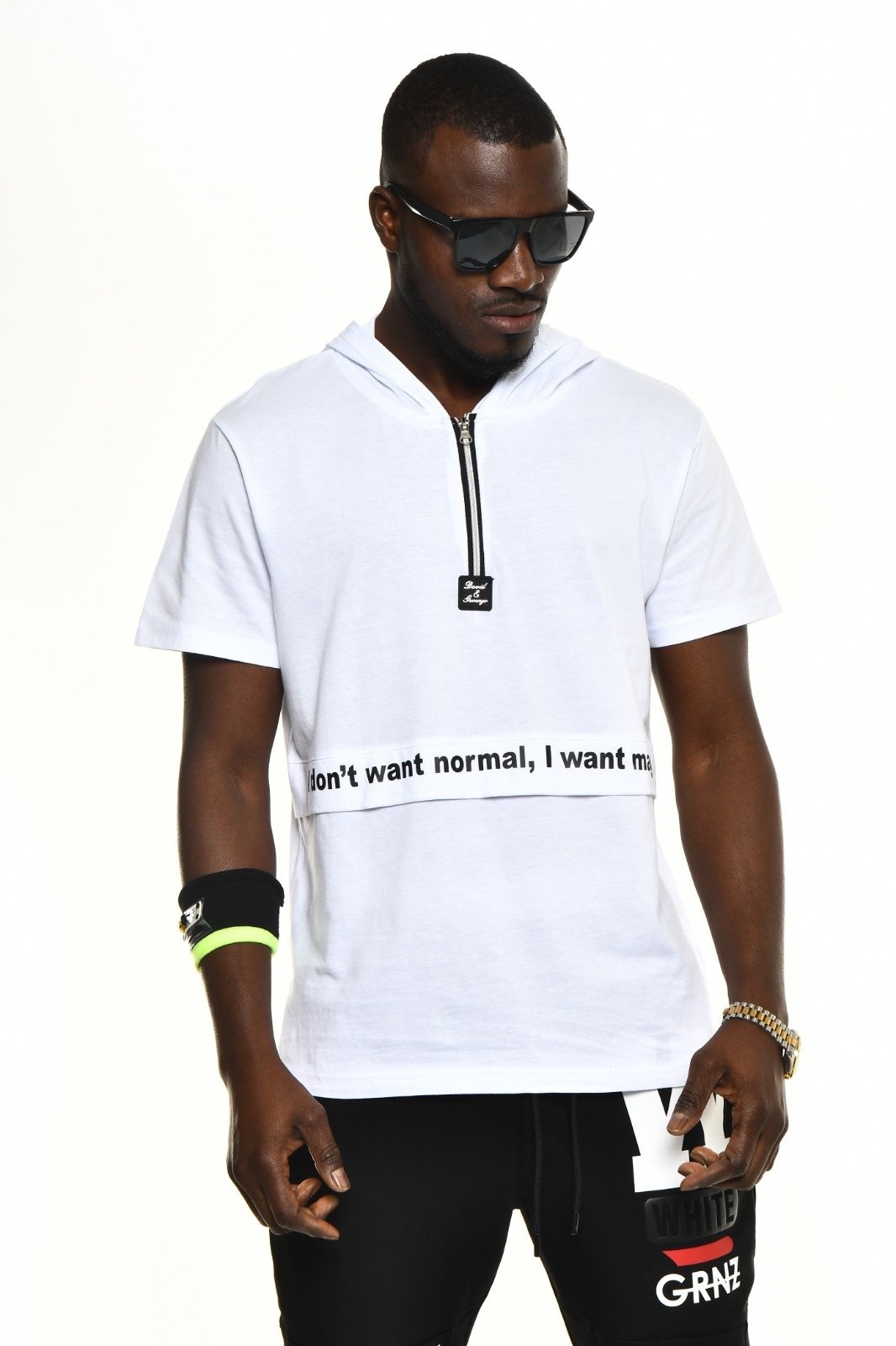 Wit T-shirt met capuchon en tekst "I don't want normal, I want magic"